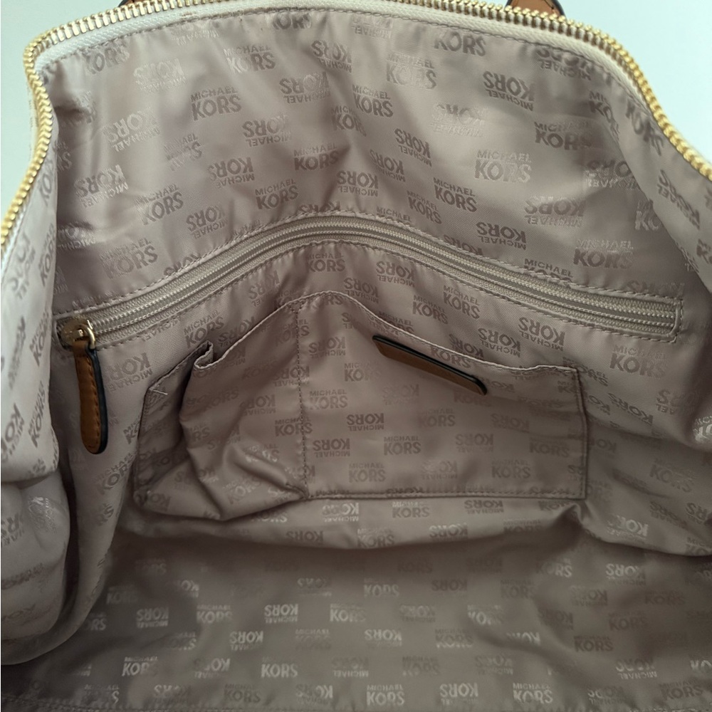 Michael Kors Harrison Logo Weekender Bag - Picture 9 of 10